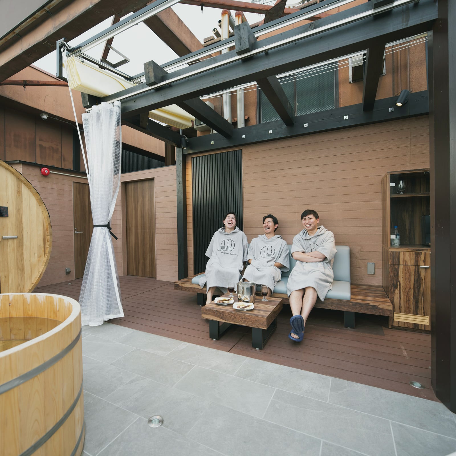 DOTONBORI SAUNA ポンチョ